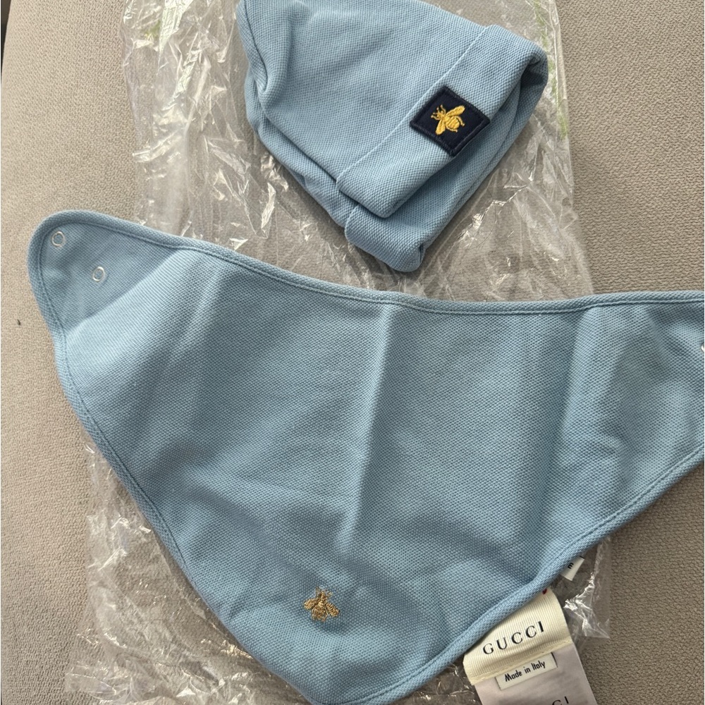 Gucci hat and bib combo 100% authentic